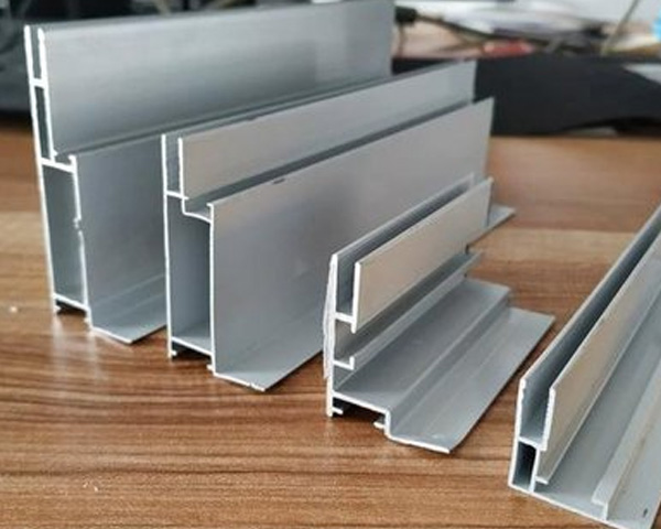 铝型材灯箱点亮成都办公场景：简约美观质感强 安装便捷易维护 写字楼前台标识适用