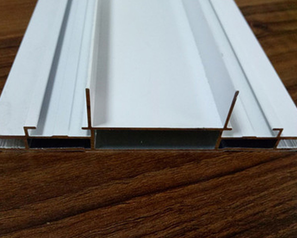 成都户外广告选铝型材灯箱：结构稳固易组装 抗风防晒性能优 步行街商铺宣传亮眼